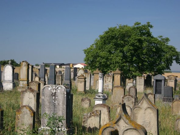 Blick auf jüdischen Friedhof