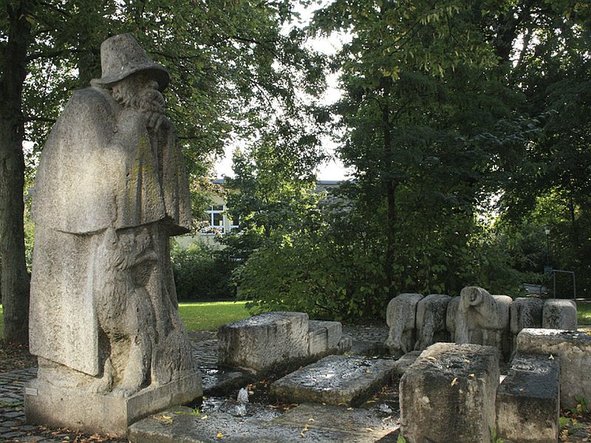 [Translate to Englisch:] „Kitz-Denkmal“ in Kitzingen